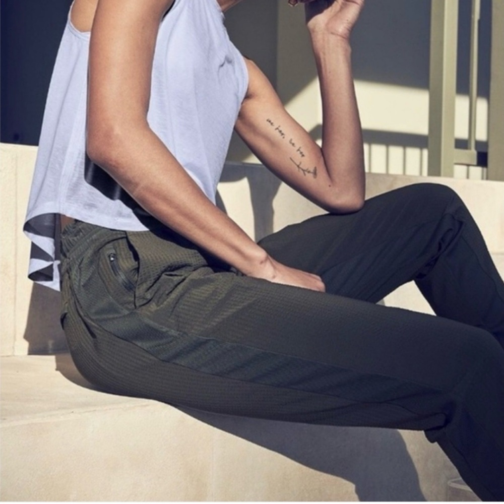 Athleta Textured Brooklyn Jogger in Olive Green Gray - Picture 3 of 8
